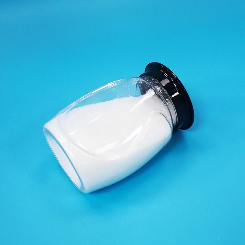 Прозрачные пластиковые банки из ПЭТ и винтовые крышки